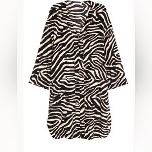 H&M in EUC vneck tunic zebra print